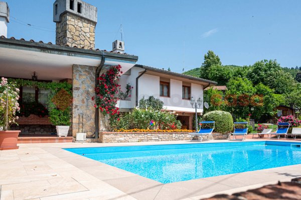 casa indipendente in vendita a Piazza al Serchio