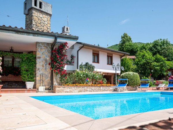 casa indipendente in vendita a Piazza al Serchio in zona San Michele
