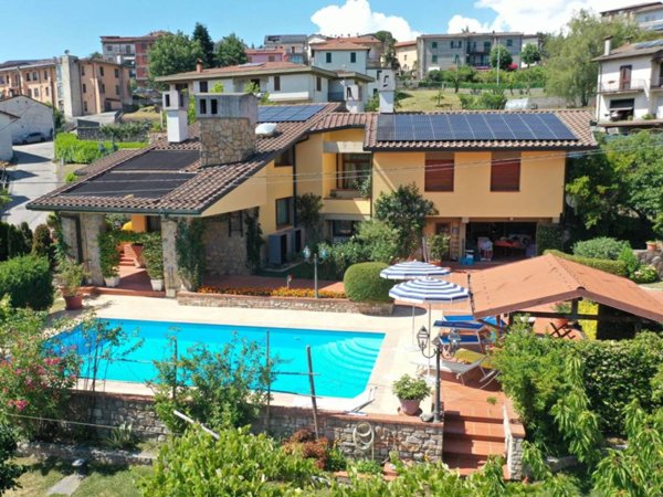 casa indipendente in vendita a Piazza al Serchio in zona San Michele