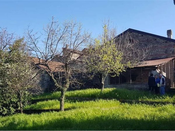 casale in vendita a Piazza al Serchio in zona Livignano