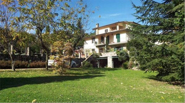 casa indipendente in vendita a Piazza al Serchio