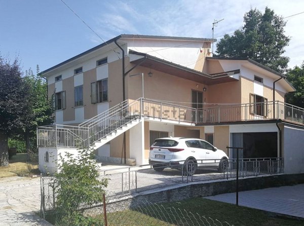 casa indipendente in vendita a Piazza al Serchio