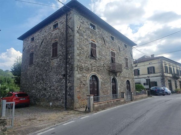 casa indipendente in vendita a Piazza al Serchio in zona Nicciano