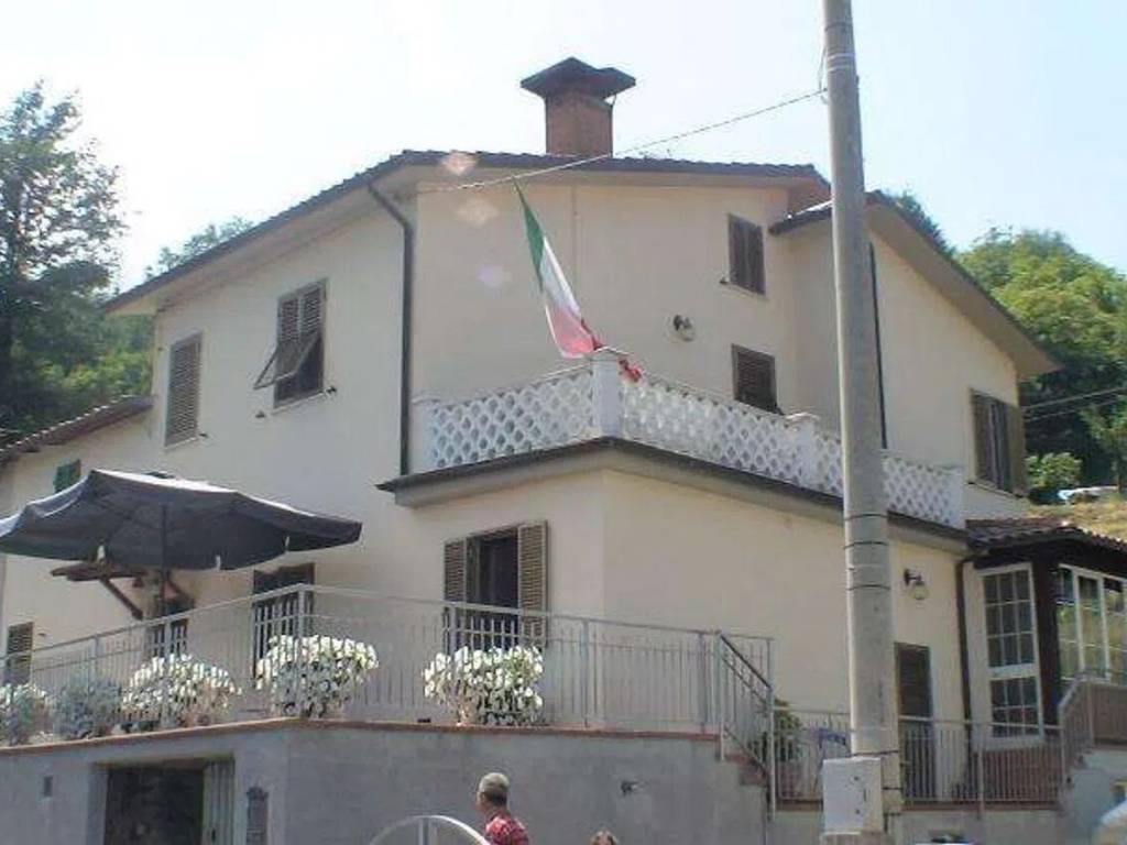 casa indipendente in vendita a Piazza al Serchio