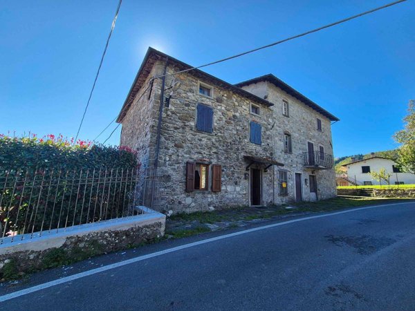 casa indipendente in vendita a Piazza al Serchio in zona Gragnana