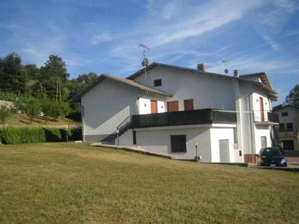 casa indipendente in vendita a Piazza al Serchio in zona Colognola