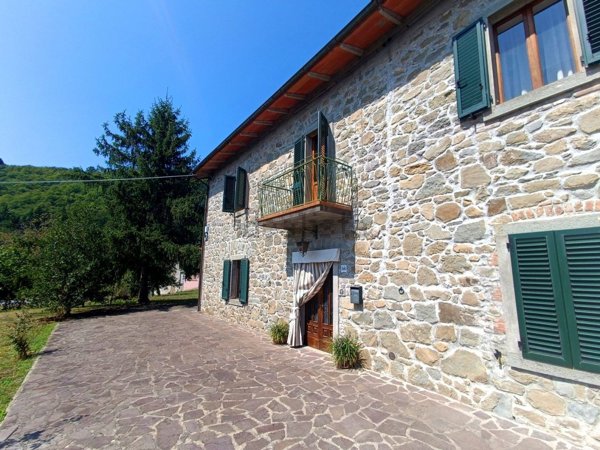 casa indipendente in vendita a Piazza al Serchio