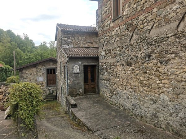 casa indipendente in vendita a Piazza al Serchio in zona Sant'Anastasio