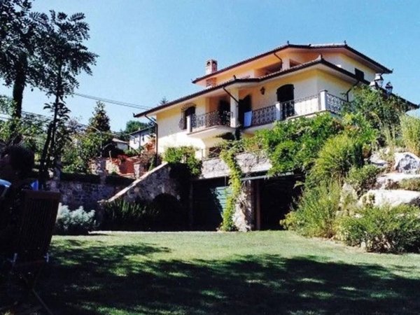 casa indipendente in vendita a Piazza al Serchio