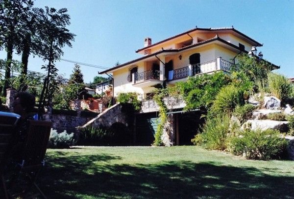 casa indipendente in vendita a Piazza al Serchio