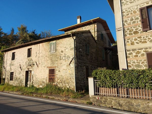casa indipendente in vendita a Piazza al Serchio