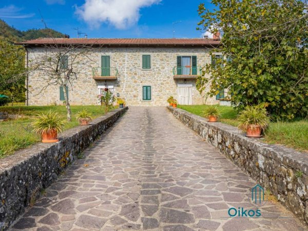 casa indipendente in vendita a Piazza al Serchio in zona Nicciano