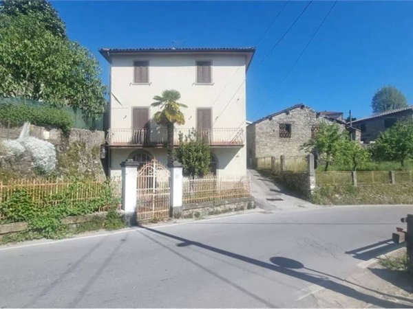 casa indipendente in vendita a Piazza al Serchio in zona Nicciano