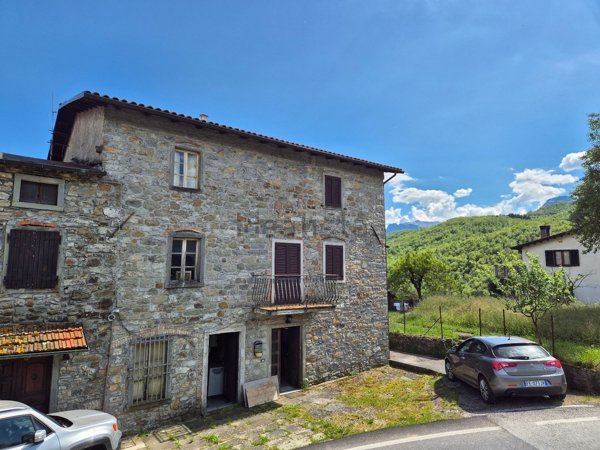 casa indipendente in vendita a Piazza al Serchio in zona Gragnana