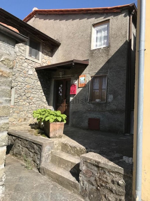 casa indipendente in vendita a Piazza al Serchio