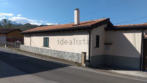 casa indipendente in vendita a Piazza al Serchio