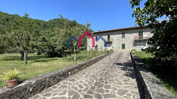 casa indipendente in vendita a Piazza al Serchio in zona Nicciano