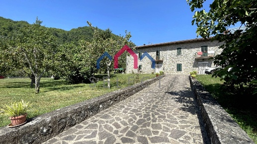 casa indipendente in vendita a Piazza al Serchio in zona Nicciano