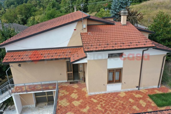 casa indipendente in vendita a Piazza al Serchio in zona Colognola