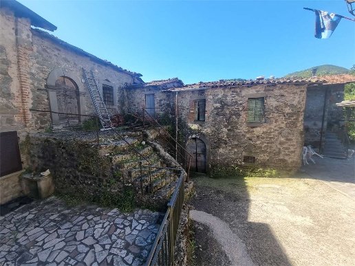 casa indipendente in vendita a Piazza al Serchio in zona San Michele