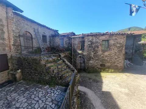 casa indipendente in vendita a Piazza al Serchio in zona San Michele