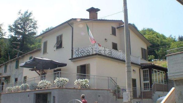 casa indipendente in vendita a Piazza al Serchio in zona Nicciano