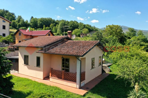 casa indipendente in vendita a Piazza al Serchio in zona Nicciano
