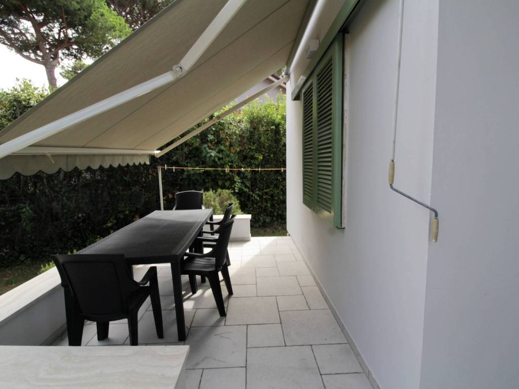 casa indipendente in vendita a Pietrasanta in zona Tonfano