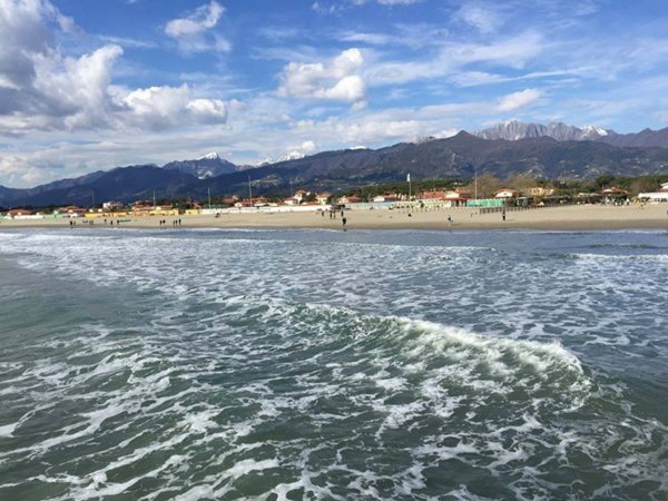negozio in vendita a Pietrasanta in zona Marina di Pietrasanta