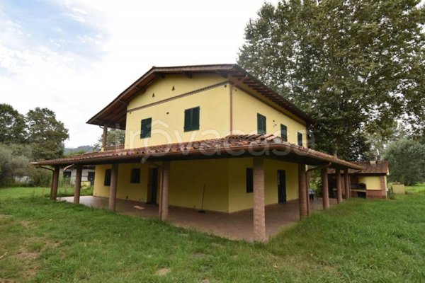 casa indipendente in vendita a Pietrasanta in zona Traversagna