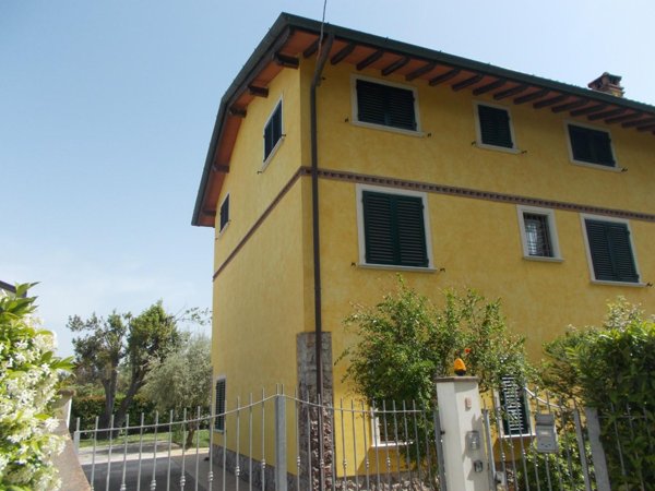 casa indipendente in vendita a Pietrasanta in zona Motrone