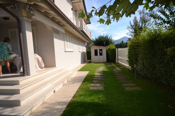 casa indipendente in vendita a Pietrasanta in zona Fiumetto