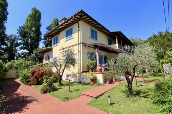 casa indipendente in vendita a Pietrasanta