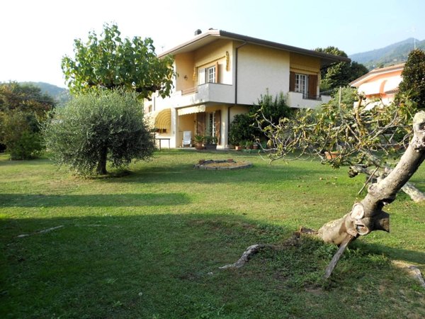 casa indipendente in vendita a Pietrasanta in zona Strettoia