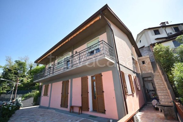 casa indipendente in vendita a Pietrasanta in zona Capriglia