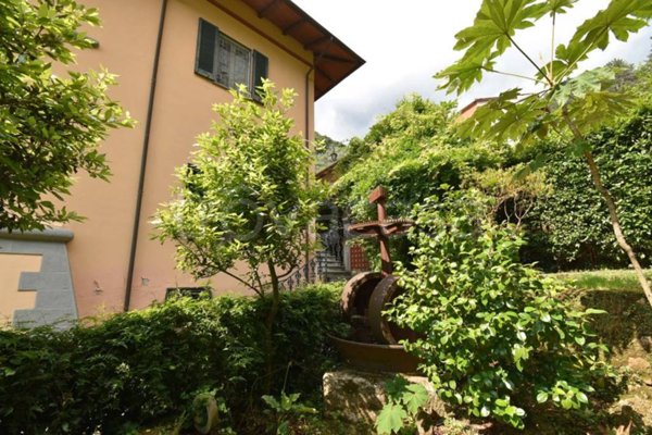 casa indipendente in vendita a Pietrasanta in zona Valdicastello