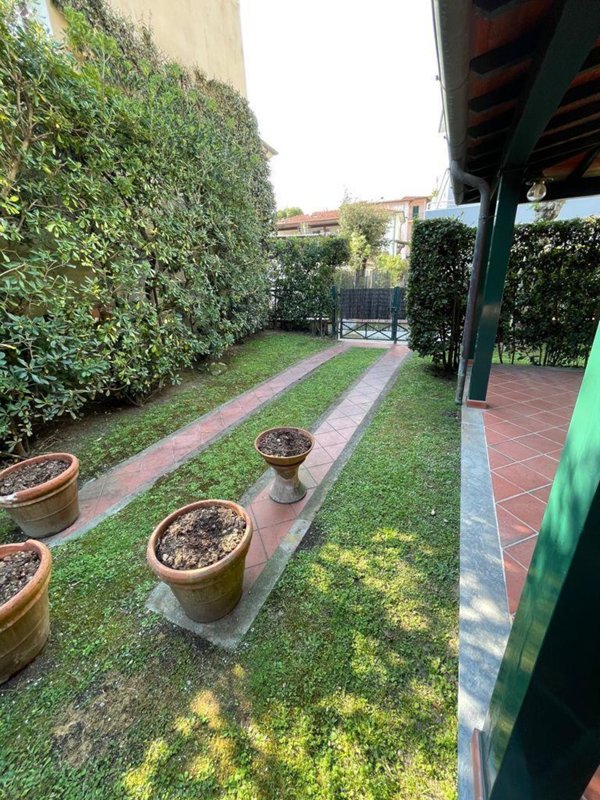 casa indipendente in vendita a Pietrasanta in zona Focette