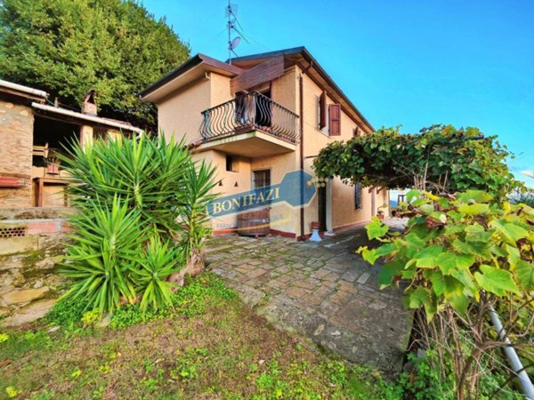 casa indipendente in vendita a Pietrasanta in zona Strettoia