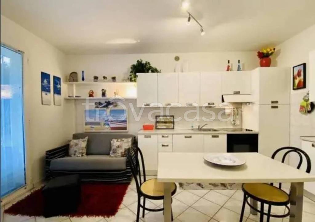appartamento in vendita a Pietrasanta in zona Fiumetto