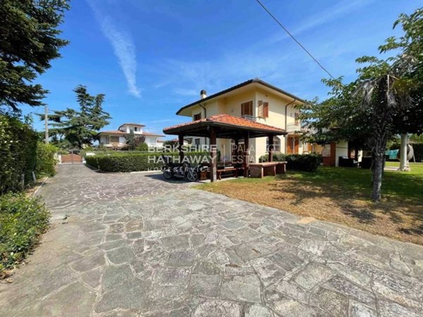 casa indipendente in vendita a Pietrasanta