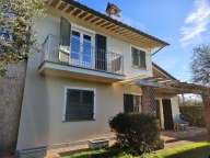 casa indipendente in vendita a Pietrasanta