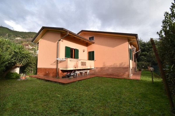 casa indipendente in vendita a Pietrasanta