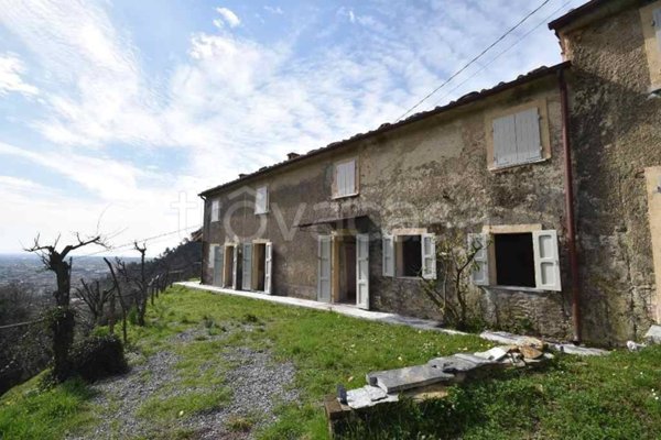 casa indipendente in vendita a Pietrasanta in zona Strettoia