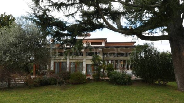 casa indipendente in vendita a Pietrasanta in zona Fiumetto