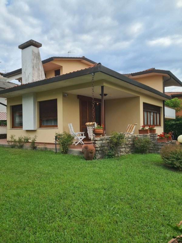 casa indipendente in vendita a Pietrasanta in zona Marina di Pietrasanta