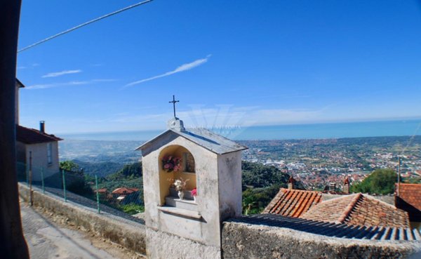 appartamento in vendita a Pietrasanta in zona Capezzano Monte