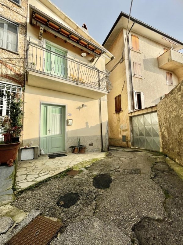appartamento in vendita a Pietrasanta in zona Capezzano Monte