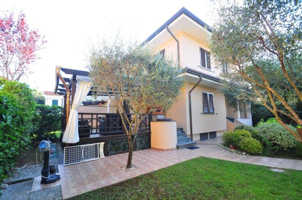 casa indipendente in vendita a Pietrasanta