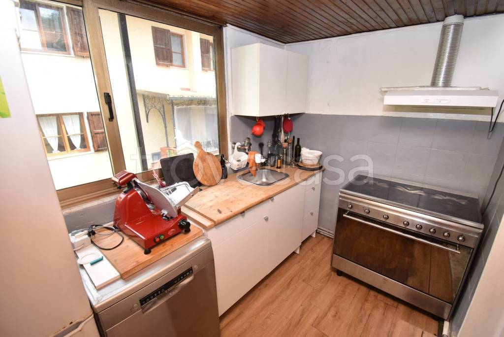 appartamento in vendita a Pietrasanta in zona Castello