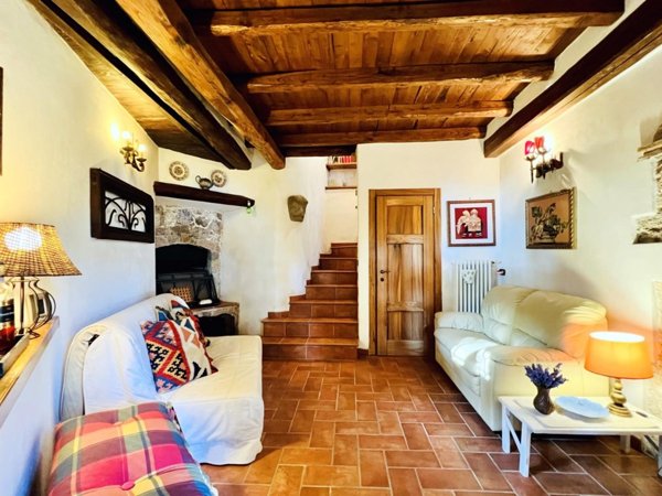 casa indipendente in vendita a Pietrasanta in zona Capezzano Monte